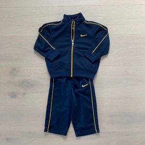 NIKE - track suit